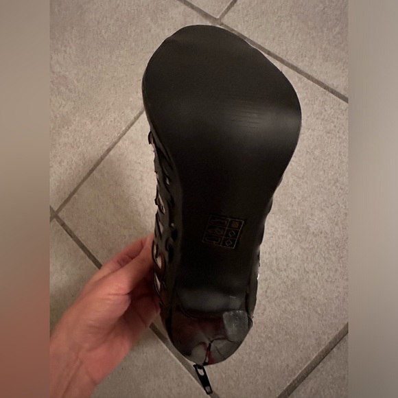 N.Y.L.A booties (new) - Picture 7 of 13